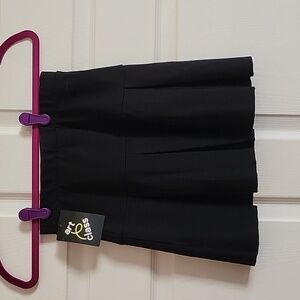 Girls black pleated skiry lg